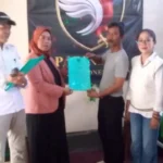 Ketua DPC Partai Parindra Kabupaten Garut Serahkan Langsung SK PAC