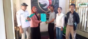 Ketua DPC Partai Parindra Kabupaten Garut Serahkan Langsung SK PAC